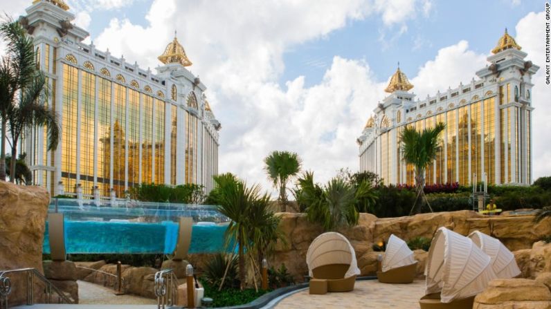 Paseo en la azotea - Inaugurado el 27 de mayo, el Galaxy Macau Fase II ofrece el paseo acuático en la azotea más largo del mundo.