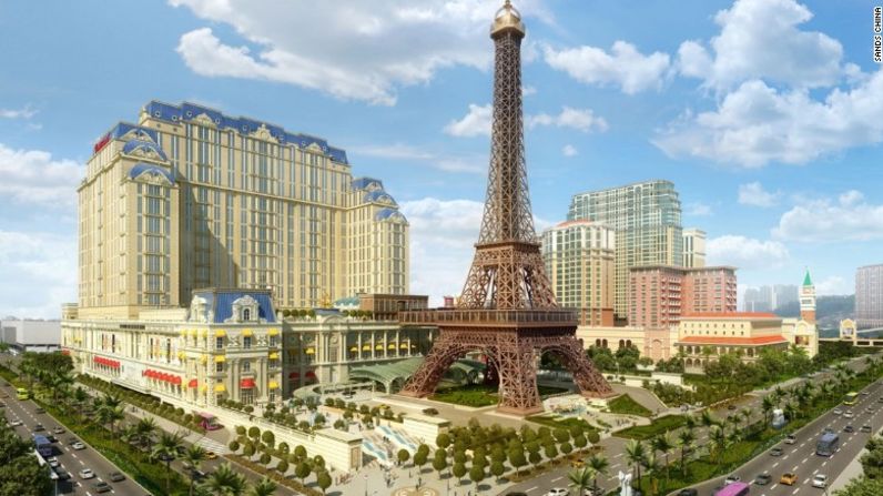 Otras nuevas atracciones: Torre Eiffel en Macao - El complejo turístico Sands Parisian Resort, el cual será lanzado a principios del otro año, les ofrecerá a los visitantes una experiencia tipo Ciudad de la Luz, el cual también contará con una réplica de la Torre Eiffel, de la mitad de su tamaño real.