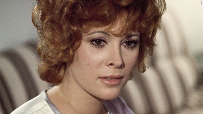 Jill St. John interpretó a Tiffany Case en ‘Diamantes para la eternidad’, la séptima película de 007 lanzada en 1971, protagonizada por Sean Connery, y dirigida por Guy Hamilton.