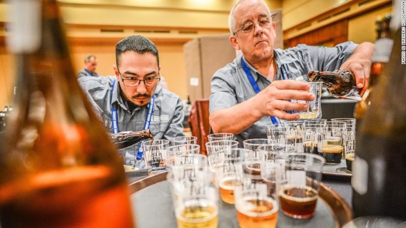 Negocio serio - El festival es el anfitrión del más prestigioso concurso de cerveza del mundo. Treinta y seis cervezas de Colorado ganaron medallas en el concurso de este año, incluyendo 15 del área de Denver.