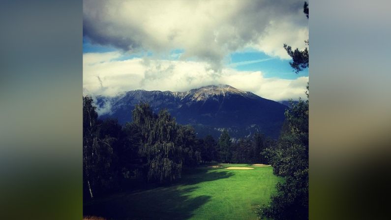 Bled Golf Course, Eslovenia – Eslovenia no es un país con un rico historial de golf, sin embargo, ofrece uno de los telones de fondo más dramáticos en nuestra lista. Visto desde arriba por el punto más alto de los Alpes eslovenos y justo debajo de las nubes, la propuesta de @dragobilic es el único campo dentro de los 100 mejores campos de golf europeos de la revista Golf World Magazine.