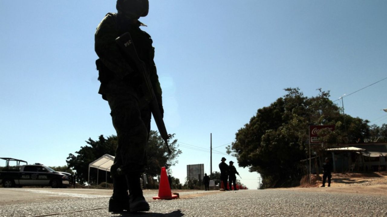 Imagen de archivo. Policía custodia las calles de Guerrero, México, tras el aumento de la violencia en este estado. (AFP/Getty Images/Archivo).