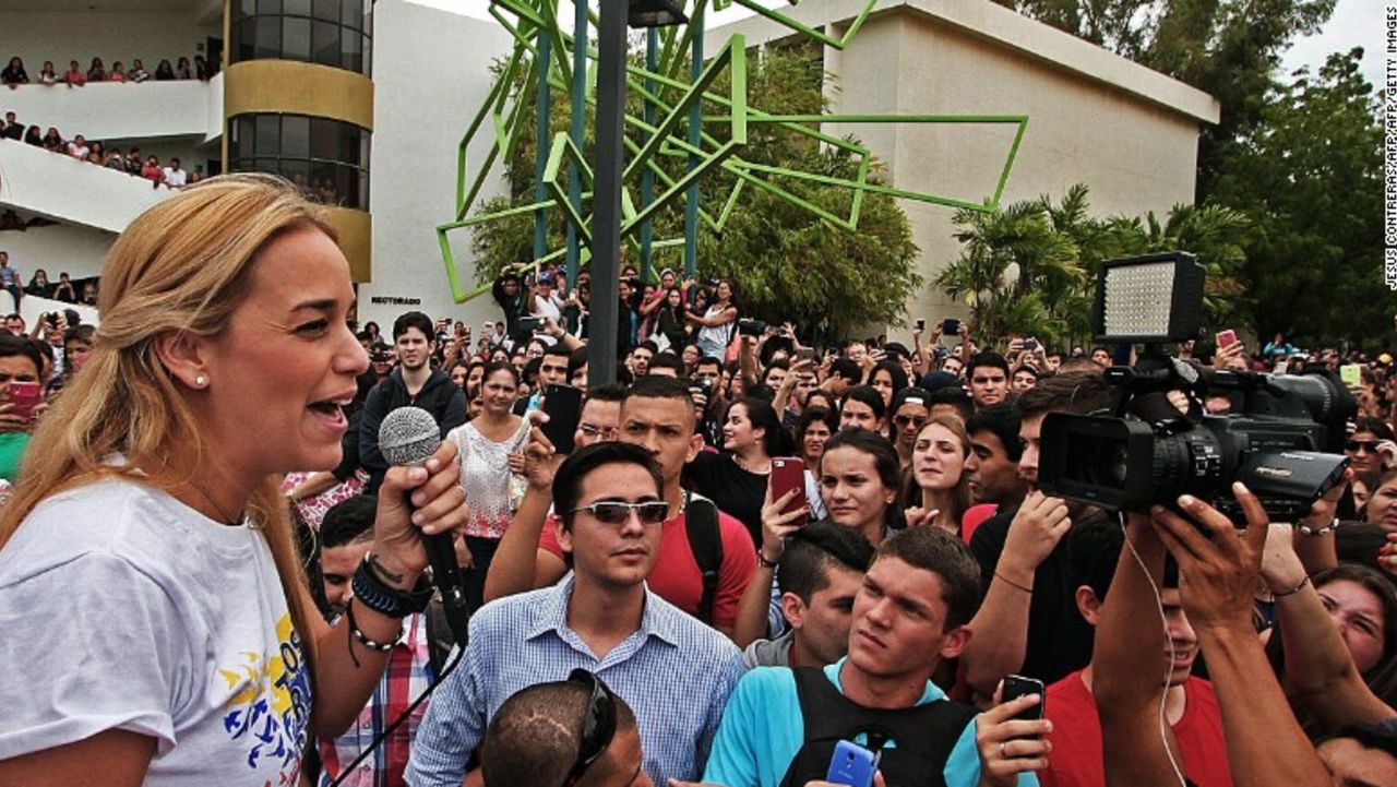 CNNE 227549 - venezuela-opposition-lilian tintori-