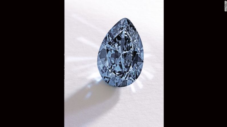 Lau también ha comprado piedras tremendamente caras para Zoe, su otra hija de 13 años. Él compró este diamante de 9,75 quilates el año pasado a través de Sotheby's por 32,6 millones, la mayor cantidad para cualquier diamante azul en ese momento, y lo llamó 'The Zoe Diamond' (El diamante de Zoe).