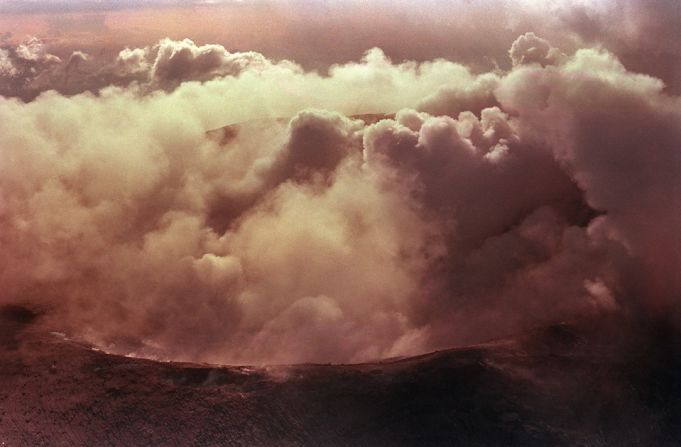 La erupción en el cráter Arenas provocó el desprendimiento de un glaciar.