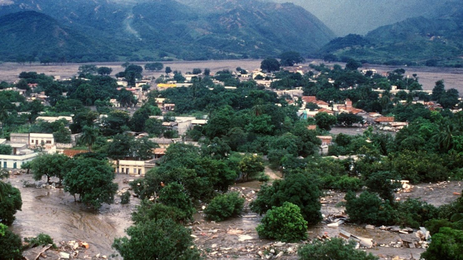 Armero quedó enterrado bajo una avalancha del lodo el 13 de noviembre de 1985 tras una erupción del volcán Nevado del Ruiz