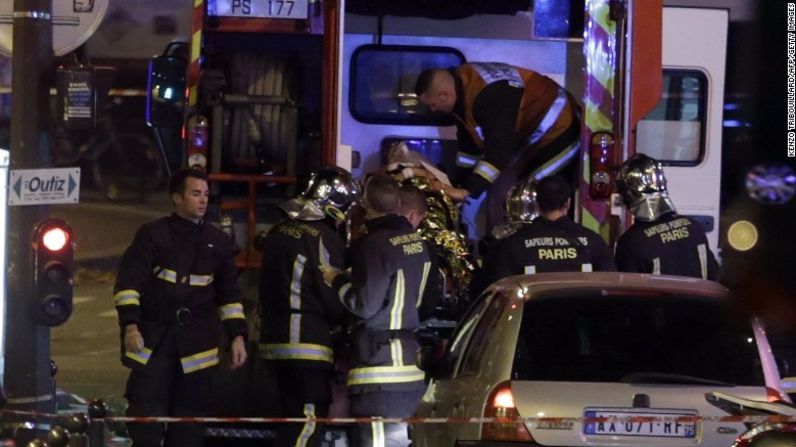 Los ataques realizados contra restaurantes fueron hechos por personas que portaban rifles de asalto, según la policía francesa.