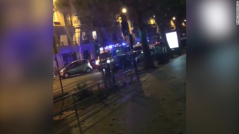 La policía francesa pidió a los parisinos que eviten salir a las calles hasta que la situación se encuentre bajo control.