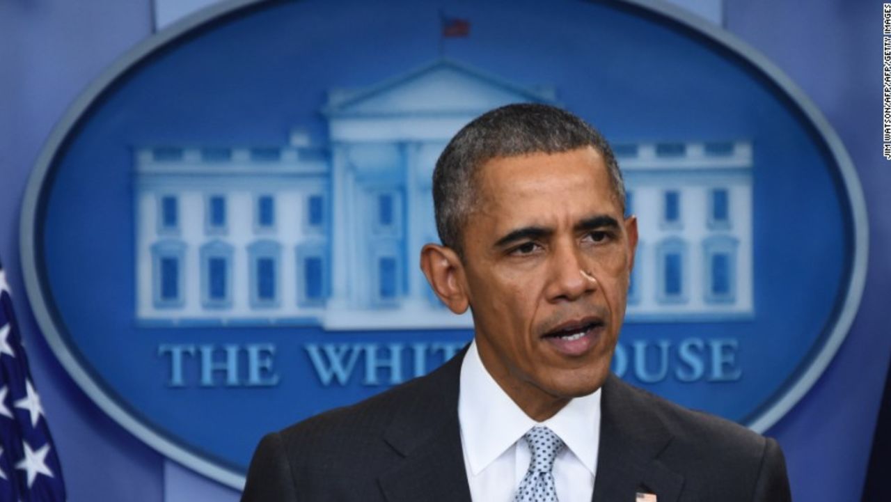 El presidente Barack Obama da una conferencia de prensa en Washington D.C., luego de enterarse de una serie de ataques mortales en París, Francia, el 13 de noviembre de 2015.