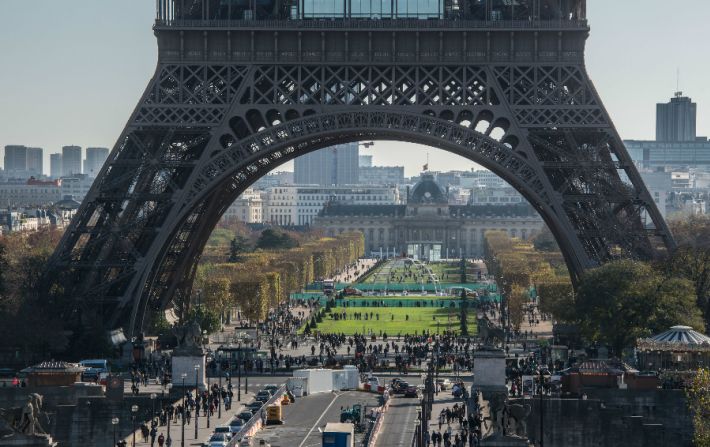 La emblemática torre Eiffel continúa cerrada tras los ataques.