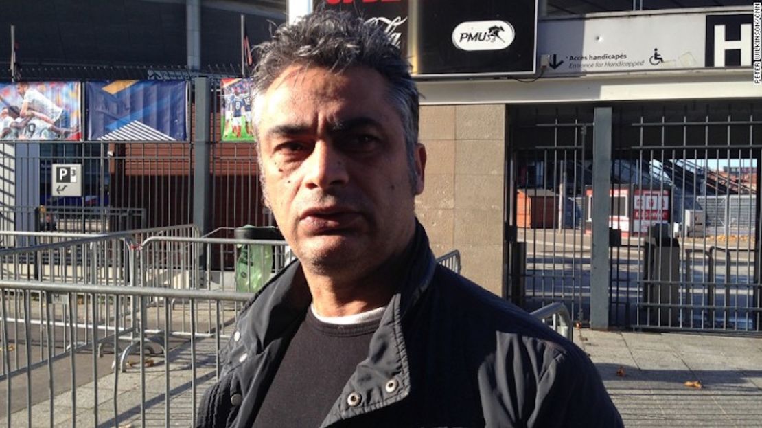 Kevin Tulga, en la imagen, iba caminando por la entrada del Stade de France con su hijo de 10 años cuando el bombardero suicida detonó su explosivo detrás de él.