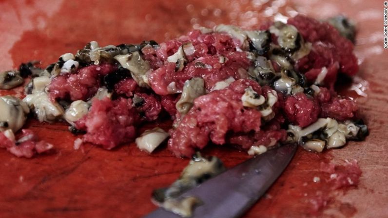 Tartar de cordero – El platillo destacado de Sullestad es el tartar de cordero preparado con carne de muslo de cordero recortado en marisma salado, ostras