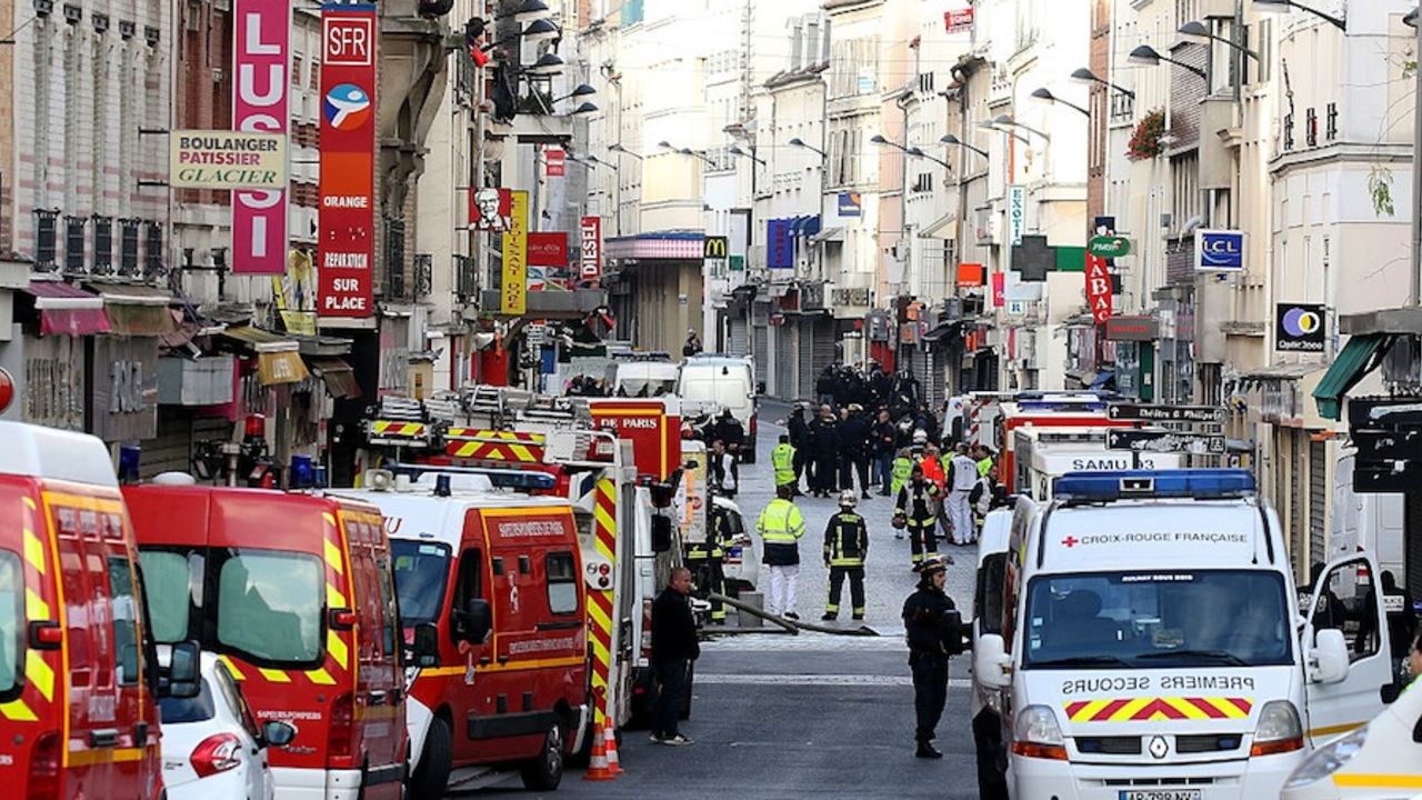 Un gran operativo policial se llevó a cabo en el suburbio de Saint Denis, al norte de París. Dos presuntos terroristas murieron en la operación. (Pierre Suu/Getty Images).