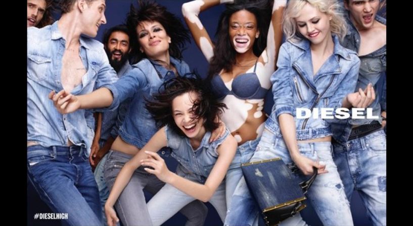 Diesel SS15 por Nick Knight: Otra de las campañas innovadoras de Formichetti era su imagen SS15 en la que la modelo Winnie Harlow, quien padece vitiligo, se convierte en el centro de atención. El reciente ascenso de Harlow dentro de la industria de la moda —que también es el rostro de Desigual— ha diversificado las representaciones culturales de la belleza y la perfección, desafiando las ideas que comúnmente se esperan de los modelos.