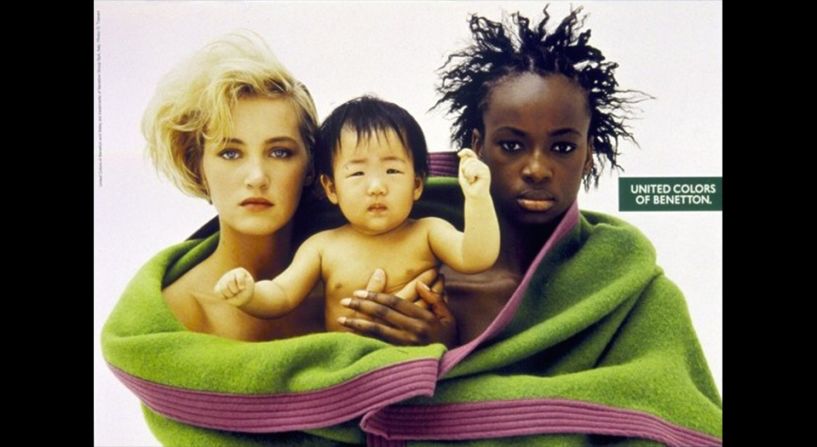 United Colors de Benetton por Oliviero Toscani, 1991: Oliviero Toscani del mismo modo desafió la segregación racial en la sociedad, a menudo colocando a personas de diferentes etnias uno al lado del otro en escenarios familiares, las cuales aún en ese entonces tenían el poder de impactar. Aquí, igualmente desafió la heteronormatividad, suponiendo que las dos mujeres representadas son madres del niño, en un doble desafío de las normas sociales.