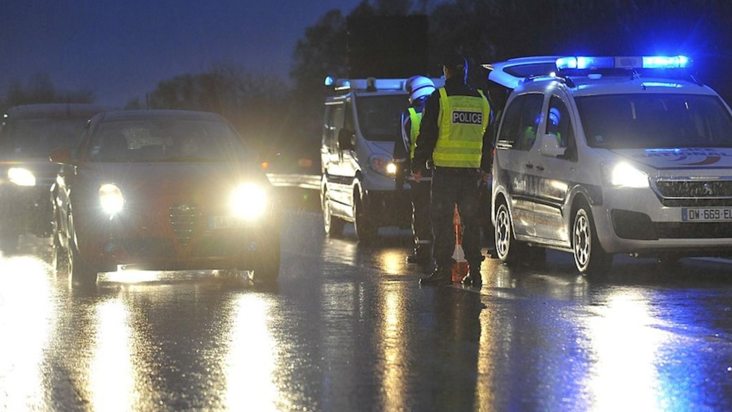 Autoridades francesas reforzaron los controles fronterizos (JEAN-CHRISTOPHE VERHAEGEN/AFP/Getty Images).