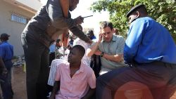 Entre los rehenes había clientes y trabajadores del hotel (HABIBOU KOUYATE/AFP/Getty Images).