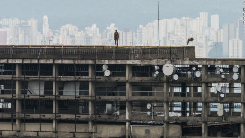 ‘Event Horizon’ en Sao Paulo - Aparte de Londres, la obra ha recorrido Nueva York, Sao Paulo y Río de Janeiro. Actualmente, ‘Event Horizon’ se encuentra en Hong Kong y estará exhibido hasta mayo del 2016.