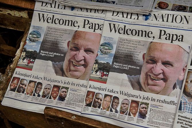 Los diarios de Kenya destacan la visita del papa (JENNIFER HUXTA/AFP/Getty Images).