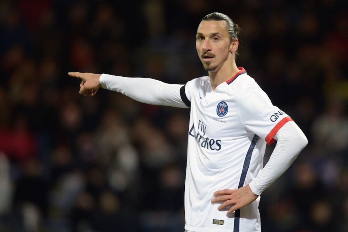 Zlatan Ibrahimovic durante el juego entre Lorient and Paris Saint-Germain el 21 de noviembre en el Moustoir stadium en Lorient, Francia.