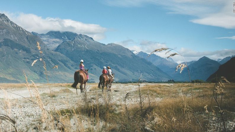 OCEANÍA|Glenorchy, South Island, Nueva Zelanda: El paisaje espectacular en la isla Sur de Nueva Zelanda se explora mejor a caballo. Dart Stables en Glenorchy ofrece una gama de caminos y recorridos en base a la trilogía de las películas del "Señor de los anillos".