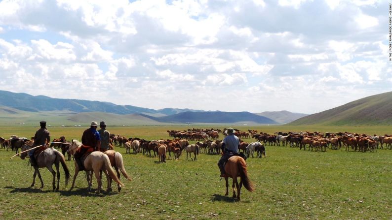 ASIA|Altai Mountains, Gobi Steppe, Mongolia: Si estás buscando unas vacaciones más lejanas, entonces Mongolia podría ser el destino perfecto para montar.