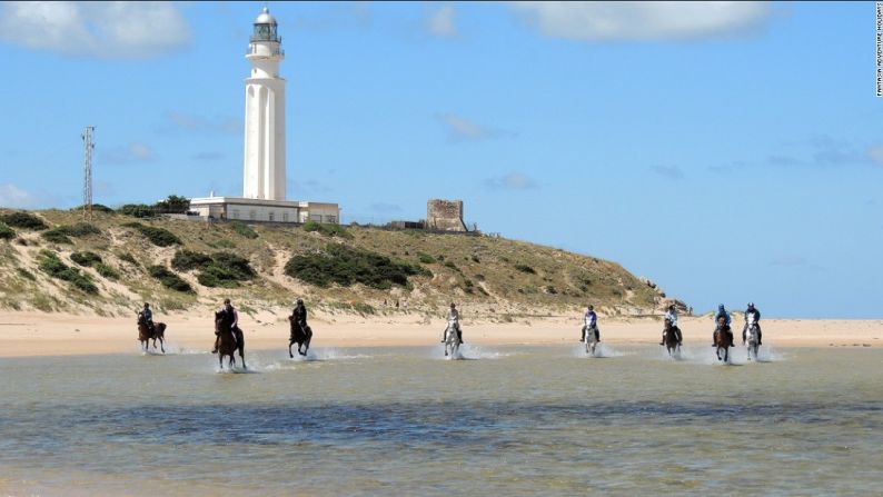 EUROPA|Cádiz, España: Las expediciones también incluyen paseos a través del Cabo de Trafalgar... donde la Armada Real de Gran Bretaña derrotó a Napoleón en la batalla del mismo nombre en 1805. Para más detalles visita Fantasia Aventure Holidays.