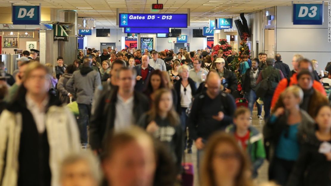 CNNE 233586 - 141125101827-airport-travelers-slc-horizontal-large-gallery