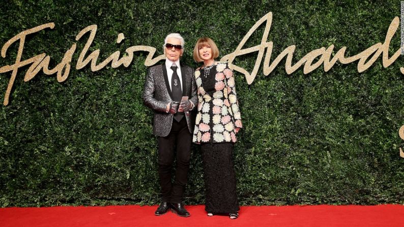 Karl Lagerfeld, ganador del Premio a la Trayectoria y Anna Wintour, editora en jefe de Vogue USA.