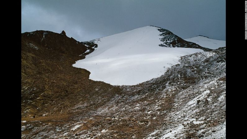 Hace algunos años, dice un esquiador veterano, "las condiciones eran fantásticas" en la zona de esquí más alta del mundo, en el glaciar Chacaltaya, el cual tiene una altura de 5.260 metros, cerca de La Paz, Bolivia.