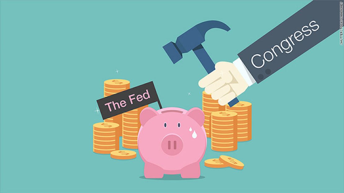 CNNE 233958 - fed-congress-piggy-bank