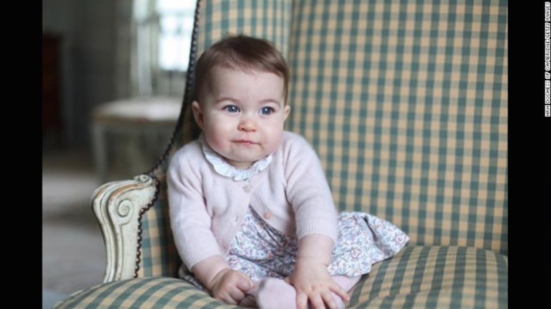 La profunda dulzura de la princesa Carlota. Algunos dirán que en esta foto tiene un parecido a su bisabuela, la reina Isabel II.(Cortesía: Catalina, duquesa de Cambridge/Getty Images).