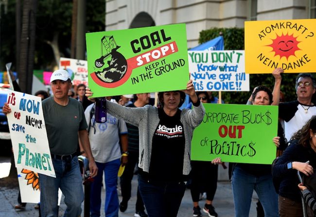 Manifestantes en una protesta en Los Angeles, antes de la cumbre de París (MARK RALSTON/AFP/Getty Images).