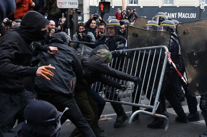 Sin embargo, los más inconformes salieron a las calles (FLORIAN DAVID/AFP/Getty Images).