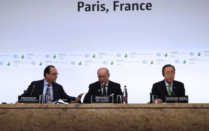 El presidente Francois Hollande, el ministro de Relaciones Exteriores de Francia, Laurent Fabius y el secretario general de las Naciones Unidas, Ban Ki-moon durante la ceremonia de apertura de la COP21.