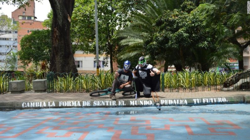 La historia de Peatónito comenzó en la Arena Ciudad de México como una manera creativa de defender las calles para la personas.
