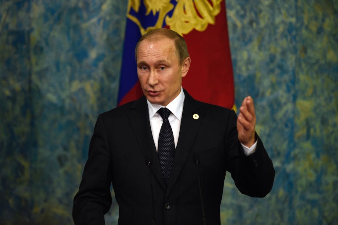 El presidente ruso Vladimir Putin en una conferencia de prensa durante la Cumbre del Clima 2015 en París.