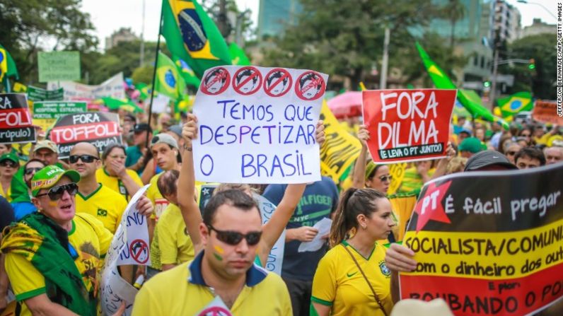 Protestas masivas en Brasil exigen la destitución de la presidenta Dilma Rousseff.