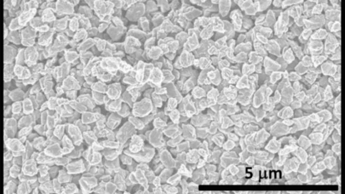 Un microscopio electrónico nos muestra microdiamantes hechos con una nueva técnica relacionada con el 'Q-carbon'.