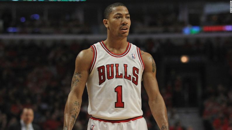 No. 9: Derrick Rose 20,1 millones de dólares – Rose firmó una extensión de 94 millones de dólares con los Bulls cuando iba a la mitad de su campaña por el título del jugador más valioso de 2011. Desafortunadamente, debido a una variedad de lesiones, él solo ha jugado en 61 partidos de la temporada regular en los tres años desde entonces. Debido a situaciones como esta, los dueños de la NBA, impulsarán los contratos no garantizados en el próximo convenio colectivo de trabajo, el cual entrará en vigor en 2017.