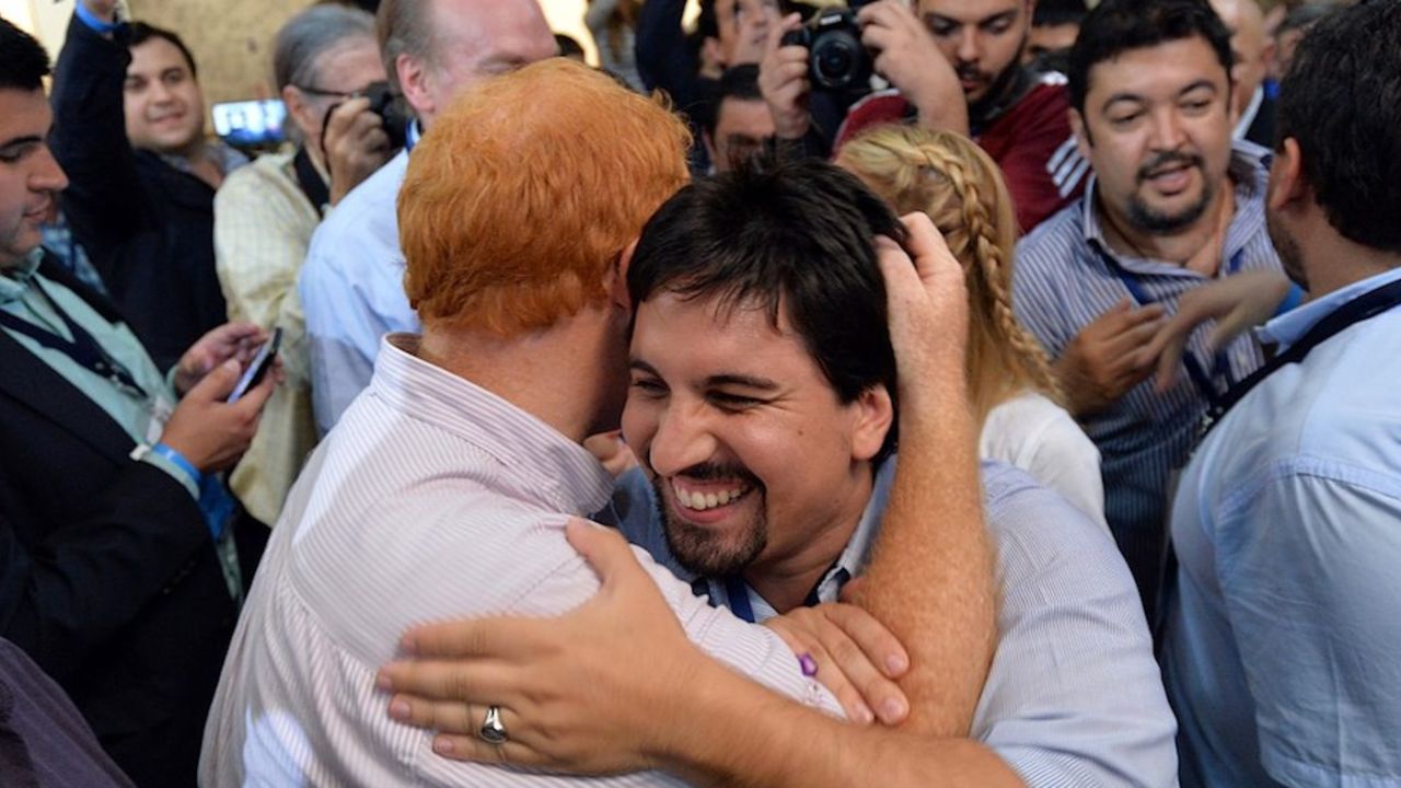 Miembros de la Mesa de la Unidad Democrática tras conocerse los resultados preliminares (LUIS ROBAYO/AFP/Getty Images).