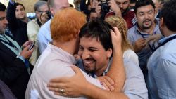 Miembros de la Mesa de la Unidad Democrática tras conocerse los resultados preliminares (LUIS ROBAYO/AFP/Getty Images).