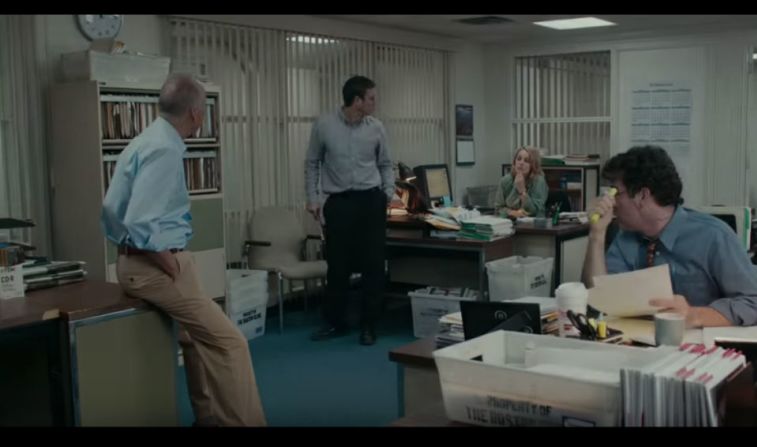 Spotlight, del director Thomas McCarthy, ganó a Mejor Película y Mejor Guión Original.