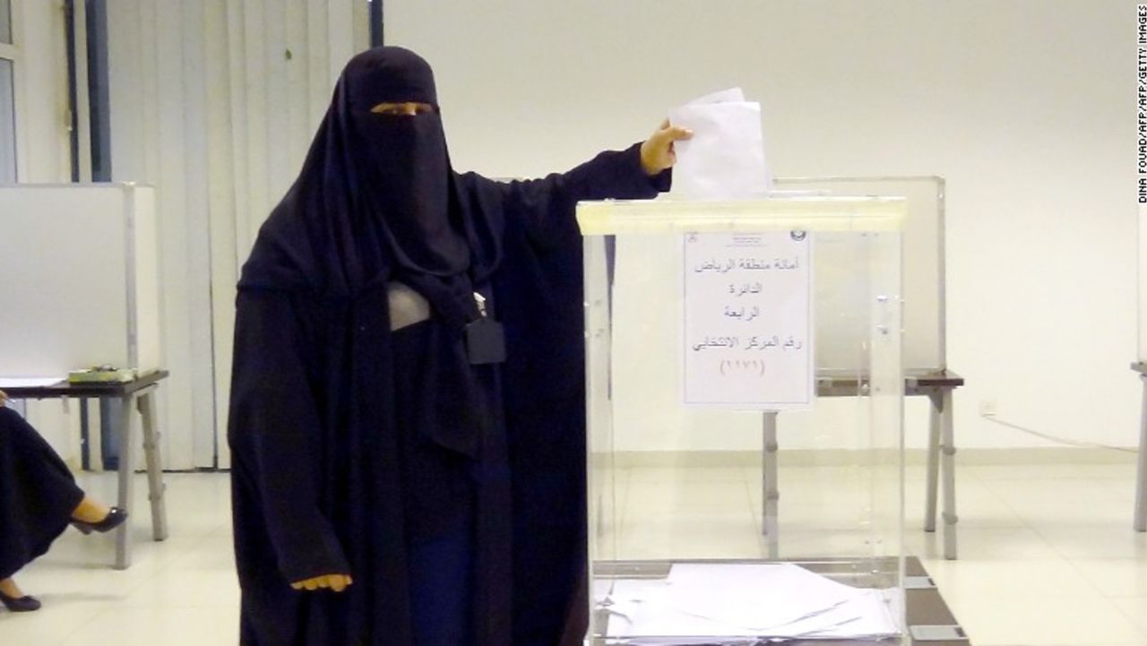 CNNE 239254 - 151214190607-saudi-woman-votes-exlarge-169