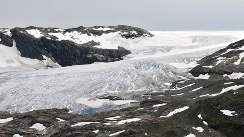 Glaciar Hardanger Jokulen y Finse, Noruega — Las escenas exteriores del mundo helado de Hoth, en El imperio contraataca, se rodaron en el pequeño pueblo de Finse, Noruega.