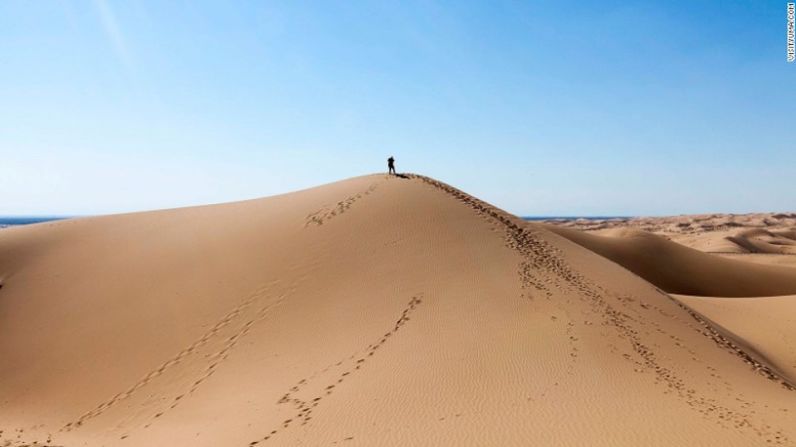 Desierto de Yuma, Arizona, EE.UU. — El gran pozo de Carkoon, en donde vive el sarlacc que se come a los prisioneros de Jabba en El regreso del Jedi, se filmó en Arizona y no en Túnez.