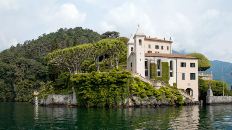 Villa del Balbianello, Lenno, Italia — En El ataque de los clones, Anakin y Padme se esconden en una cabaña en un lago que en la vida real es un destino popular para bodas en el lago Como, en Italia.