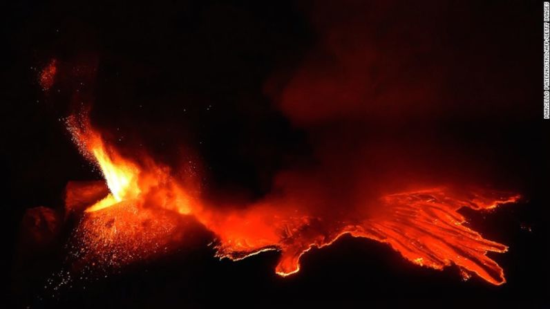 Monte Etna, Italia — Imágenes del volcán siciliano se usaron para recrear la escena de la batalla de Mustafar entre Obi-Wan y Anakin Skywalker en La venganza de los Sith.