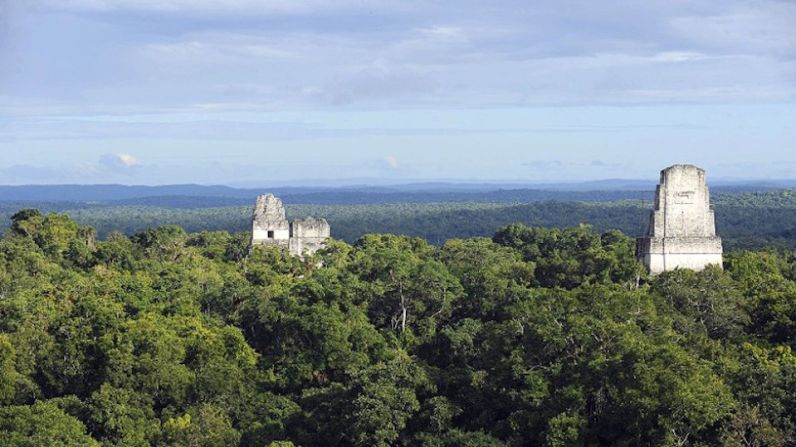 Parque Nacional Tikal, Guatemala — Las ruinas mayas milenarias son el telón de fondo de la estación Massassi de la Alianza Rebelde en la cuarta luna de Yavin.