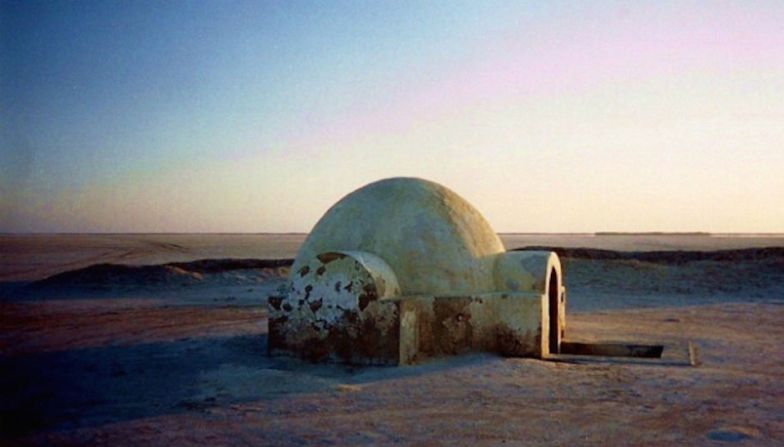 Nefta, Túnez — El iglú en el que vivía Luke se filmó a unos 300 kilómetros de distancia, en el lecho del lago salado de Chott el Jerid.